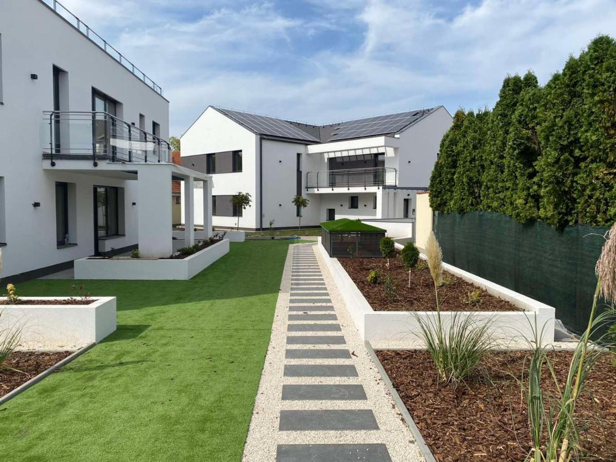 Oasis Apartman Hajdúszoboszló Buitenkant foto