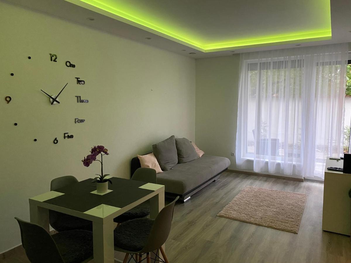 Oasis Apartman Hajdúszoboszló Buitenkant foto